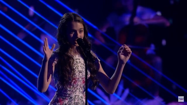 Laura  stilte opp i AGT som nervøs 13 åring, men sang så vakkert at dommerne nesten ikke trodde det var sant!