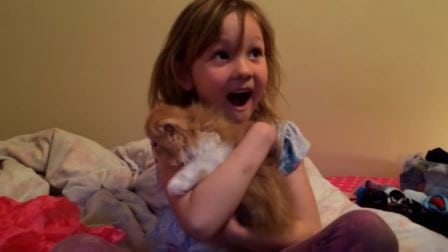 Hun er overlykkelig da hun får en kattunge på 6-årsdagen sin. Mor kunne ikke gjort et bedre valg. Se den rørende historien.