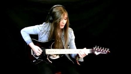 Femtenåringen får verdenskjente gitarister til blekne. Bare hør når hun begynner å spille.