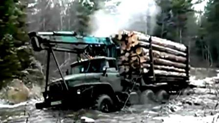 Tømmerbilen skal fram men at det ikke fins noen vei – det spiller ingen rolle i Russland!