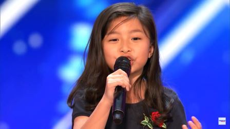 9-åringen forteller at hun er oppkalt etter Celine Dion, og når hun begynner å synge forstår vi hvorfor!