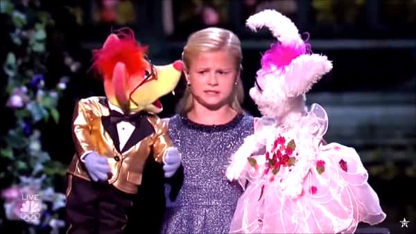 Darci har tatt med to av vennene sine til finalen – tror du hun vinner i kveld?