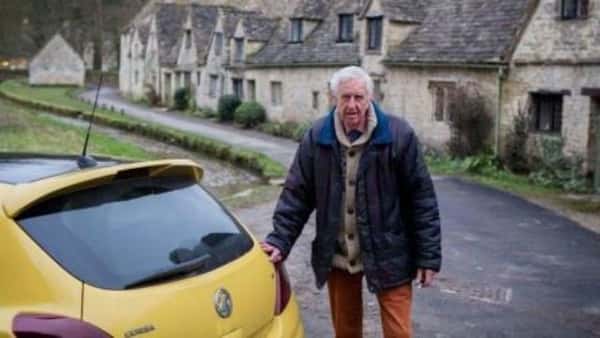 Pøbler ødela pensjonistens gule bil, men så skjer det utrolige!