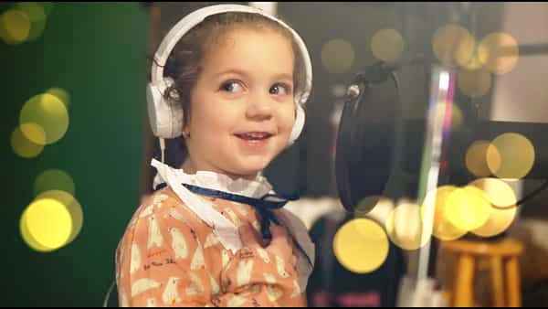 Sophie var bare 5 år da hun smeltet alles hjerter med sin versjon av ‘Fly Me to the Moon’.