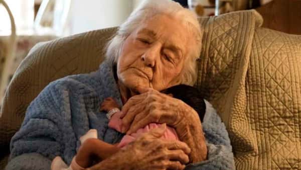 Legene ga 92-åringen 3 uker igjen å leve, men hun nektet å gi opp før tippoldebarnet kom til verden!