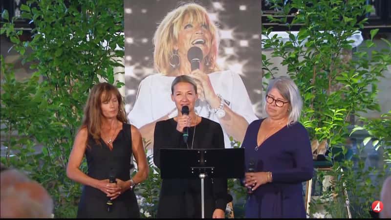 Døtrene Kristin, Monica og Malin hyller Lill-Babs med en sang som er skrevet spesielt til mamma Barbro.