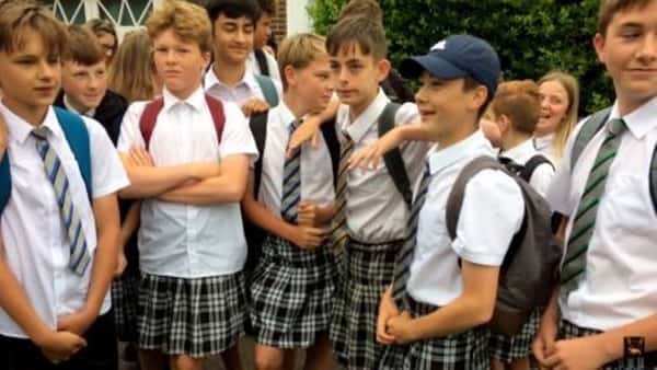 Skolen forbød guttene å bruke shorts i sommervarmen, da svarte de med å møte opp i skjørt!