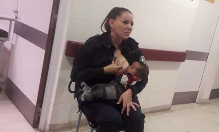 Politikvinnen finner babyen forlatt og sulten, og bestemmer seg for å amme gutten selv!